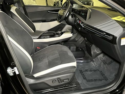 Used 2023 Kia EV6 GT-Line w/ GT-Line Suede Seat Package image 12