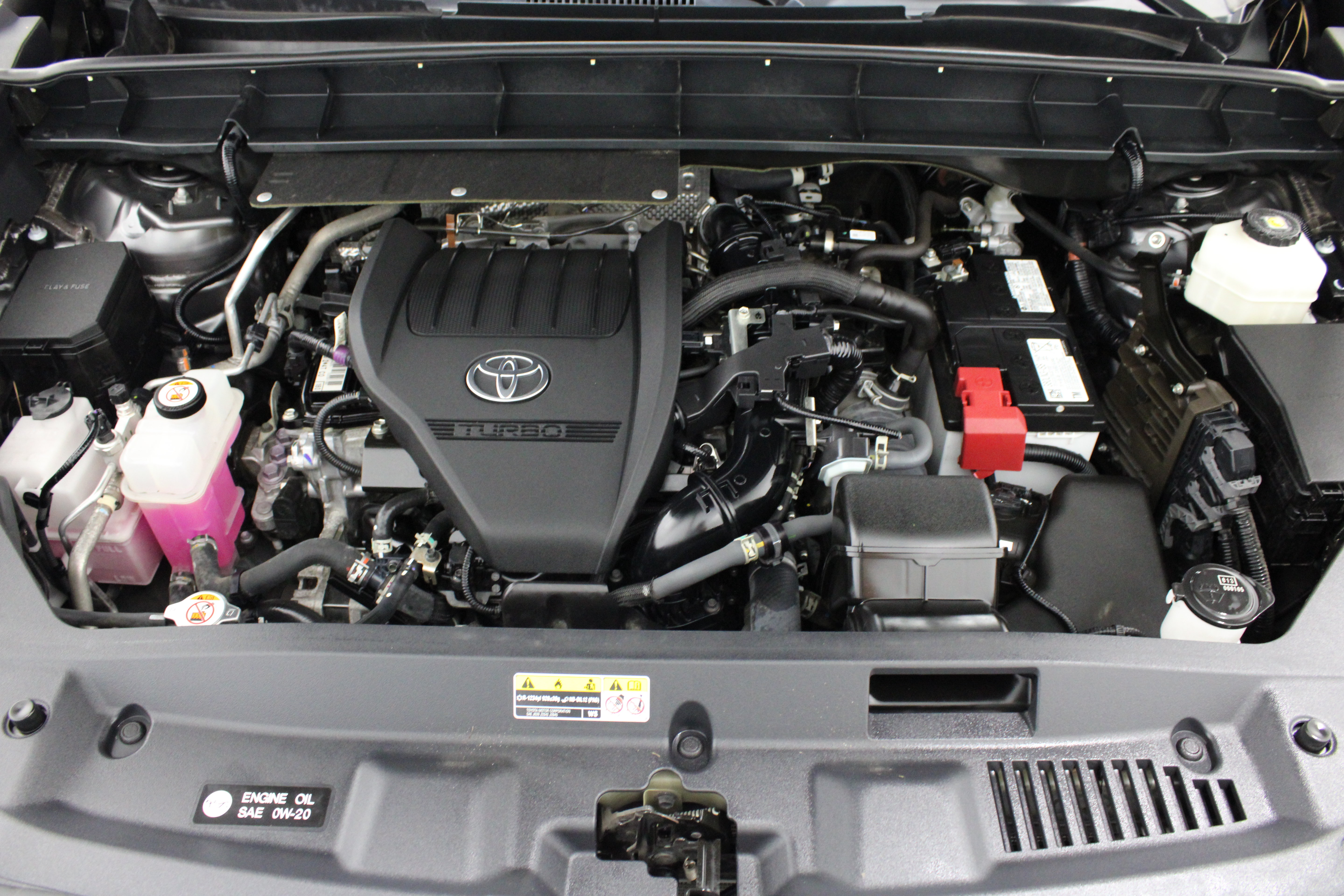 Used 2023 Toyota Highlander LE FWD image 39