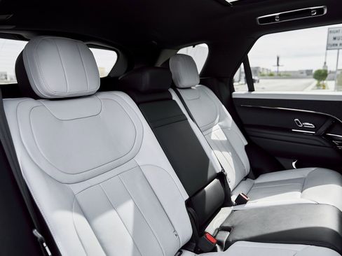 Used 2025 Land Rover Range Rover Sport Dynamic SE image 40