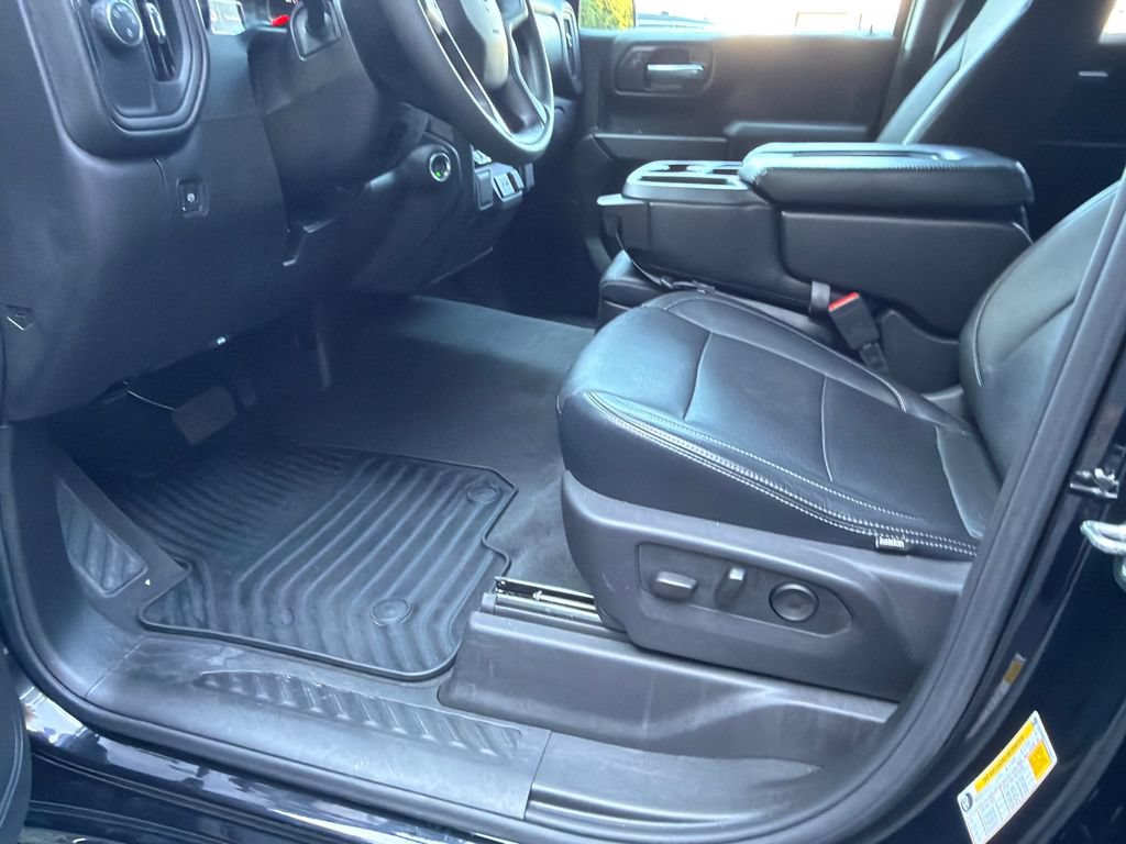 Used 2025 Chevrolet Silverado 1500 Custom RWD image 9
