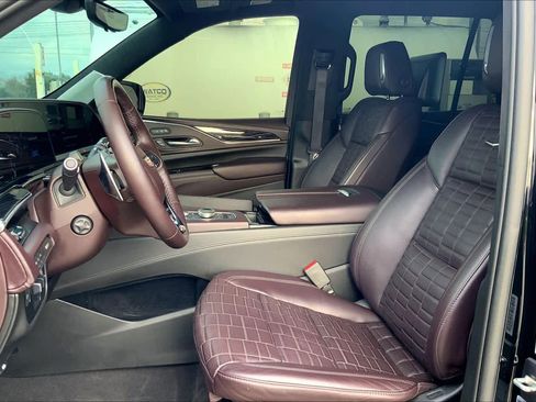 Used 2023 Cadillac Escalade V w/ Heavy-Duty Trailer Package image 7