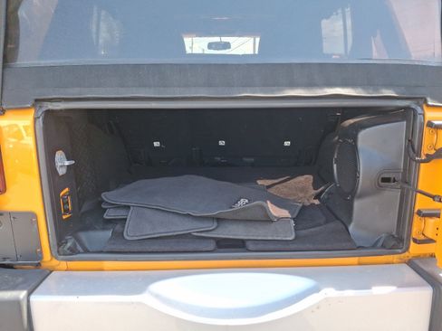 Used 2013 Jeep Wrangler Unlimited Sahara image 28