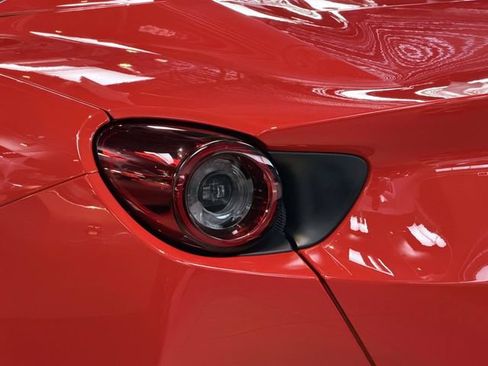 Used 2019 Ferrari Portofino RWD image 10