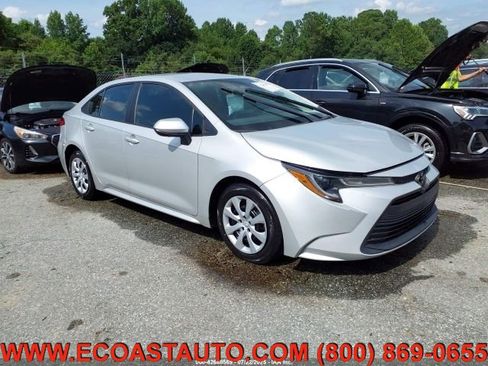 Used 2023 Toyota Corolla LE image 1