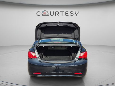 Used 2012 Hyundai Sonata Limited w/ Navigation Pkg FWD image 9
