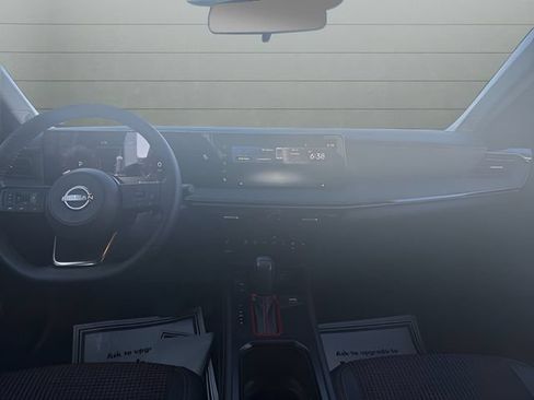 Used 2025 Nissan Kicks SR w/ SR Premium Package AWD/4WD image 11