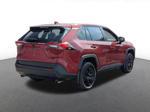 Used 2023 Toyota RAV4 LE AWD/4WD image 3