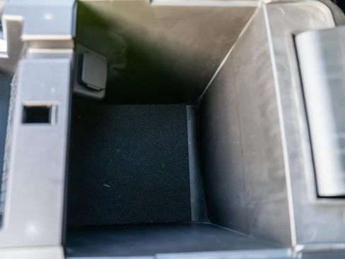 Used 2024 Ford Explorer XLT w/ Equipment Group 202A image 34