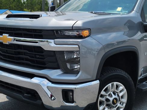 Used 2025 Chevrolet Silverado 2500 LT w/ Convenience Package AWD/4WD image 9