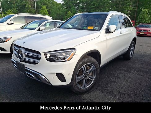 Certified 2022 Mercedes-Benz GLC 300 4MATIC image 2