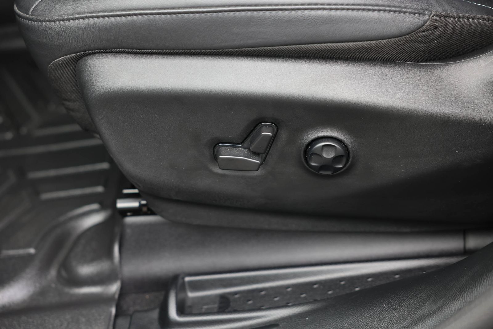 Used 2024 Chrysler Pacifica Limited FWD image 20