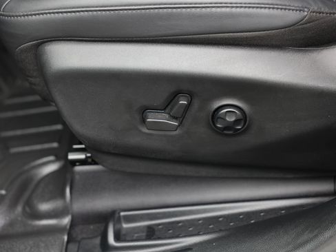 Used 2024 Chrysler Pacifica Limited FWD image 20