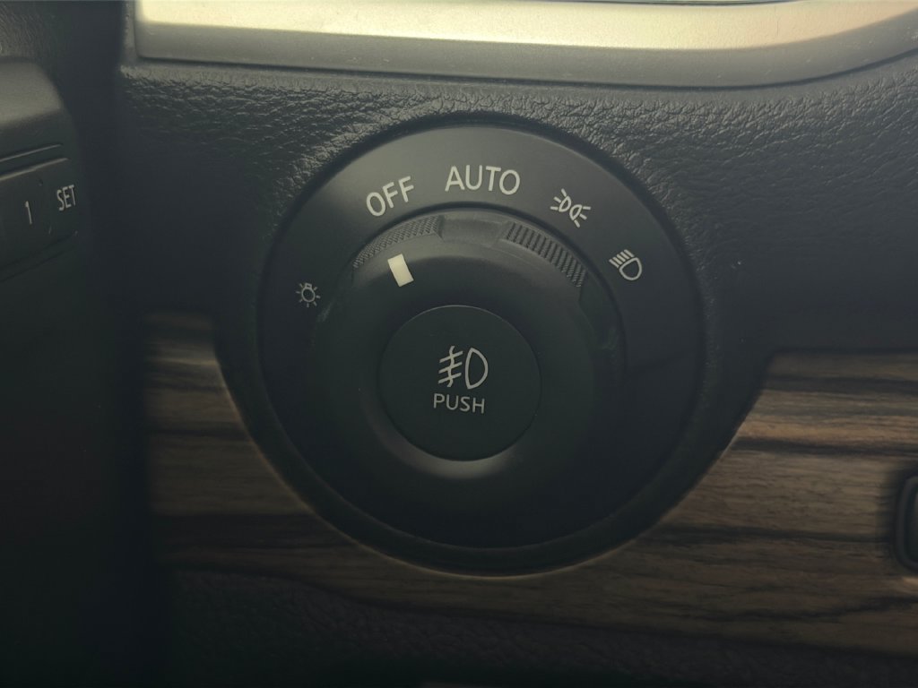 Used 2021 Nissan Titan SL w/ Moonroof Package AWD/4WD image 25
