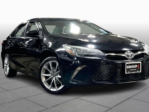 Used 2015 Toyota Camry XSE image 2