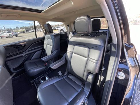 Used 2023 Lincoln Aviator AWD w/ Premium Package image 35