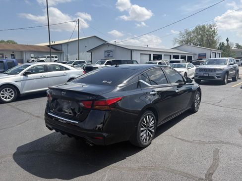 Used 2023 Nissan Altima 2.5 SV w/ SV Premium Package image 8
