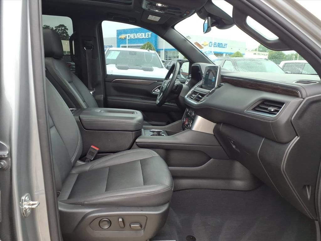 Used 2023 Chevrolet Tahoe LT w/ Luxury Package AWD/4WD image 17