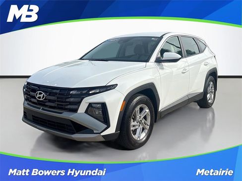 Certified 2025 Hyundai Tucson SE image 1