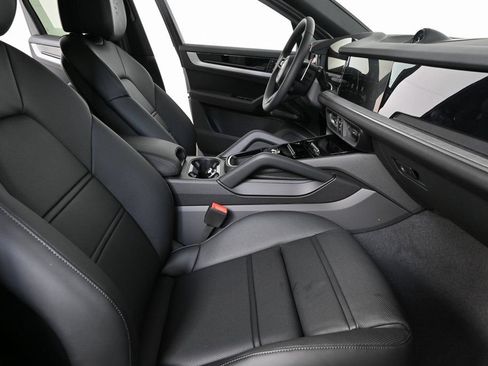 Certified 2026 Porsche Cayenne Coupe AWD/4WD image 22