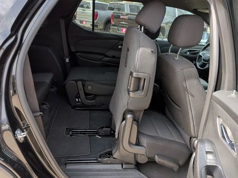 Used 2023 Chevrolet Traverse LT image 36