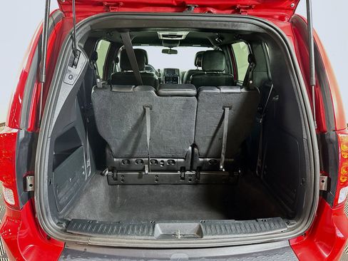 Used 2016 Dodge Grand Caravan SXT image 25