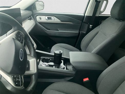 Certified 2025 Ford Explorer Active image 9