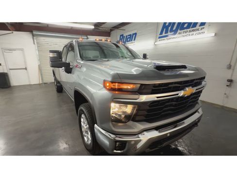 Used 2026 Chevrolet Silverado 2500 LT w/ Safety Package AWD/4WD image 3