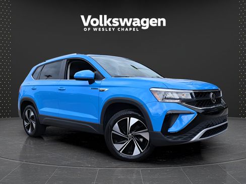 Certified 2023 Volkswagen Taos SE w/ Panoramic Sunroof Package AWD/4WD image 1