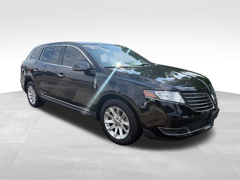 Used 2018 Lincoln MKT AWD image 7