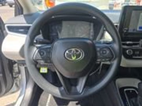 Used 2025 Toyota Corolla LE FWD image 12