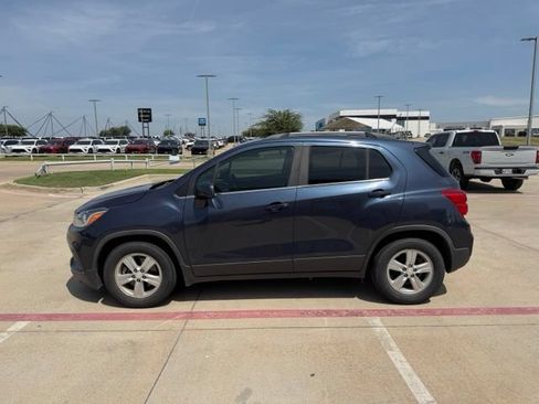 Used 2019 Chevrolet Trax LT w/ LPO, Cargo Package FWD image 6