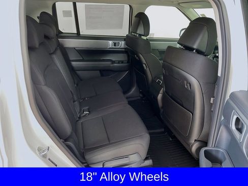 Used 2025 Hyundai Santa Fe SE image 28