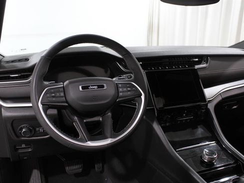 Used 2023 Jeep Grand Cherokee L Laredo image 6