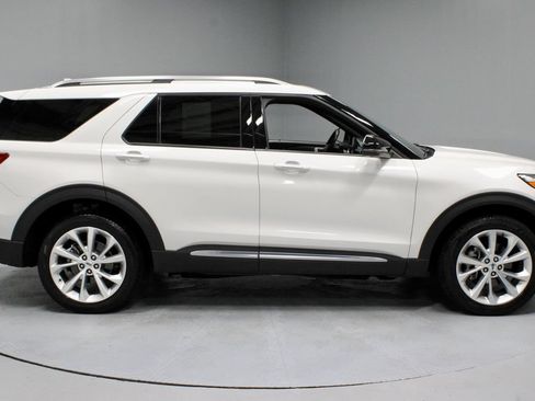 Used 2023 Ford Explorer Platinum w/ Technology Package AWD/4WD image 7