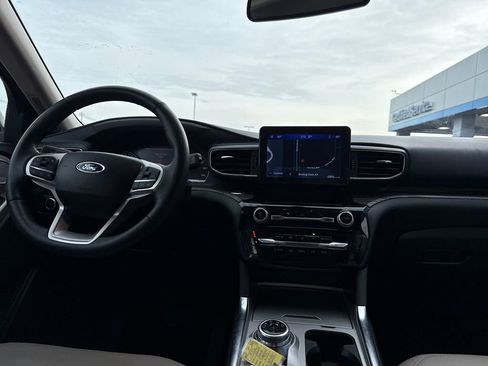 Used 2024 Ford Explorer Limited image 15