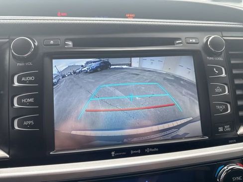 Used 2018 Toyota Highlander XLE image 30