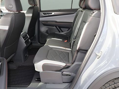 New 2026 Volkswagen Atlas Peak Edition AWD/4WD image 14