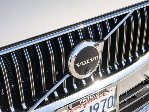 Used 2023 Volvo XC60 B5 Ultimate w/ Climate Package image 12