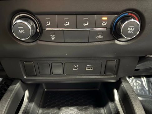 Used 2023 Nissan Frontier SV image 34