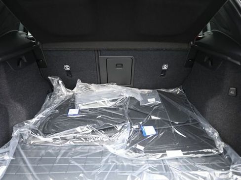 New 2026 Volvo XC40 B5 Plus w/ Climate Package AWD/4WD image 32