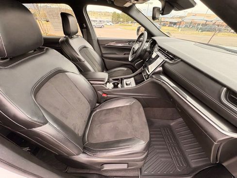 Used 2021 Jeep Grand Cherokee L Laredo image 34