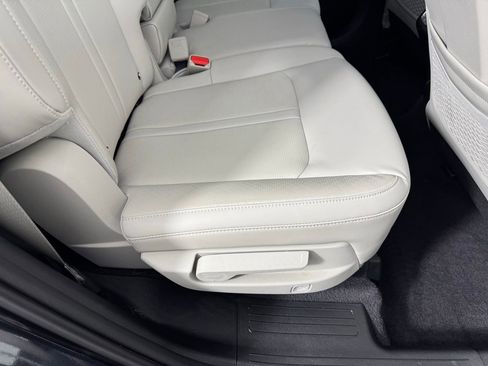 Used 2025 Kia Sorento S w/ Panoramic Sunroof Package image 31