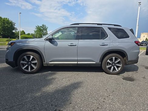 Used 2025 Honda Pilot Touring image 5