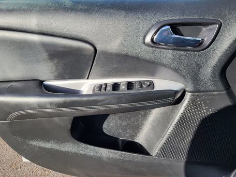 Used 2017 Dodge Journey SXT w/ Comfort/Convenience Group image 10