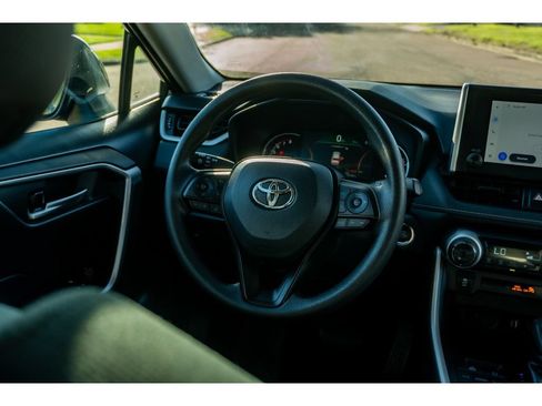 Used 2025 Toyota RAV4 XLE FWD image 21