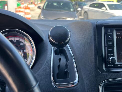 Used 2018 Dodge Grand Caravan GT FWD image 26
