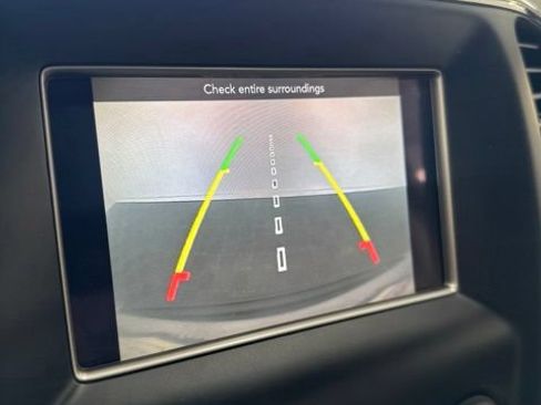 Used 2019 Jeep Grand Cherokee Laredo RWD image 8