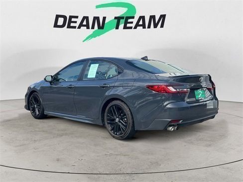 Used 2025 Toyota Camry SE image 6