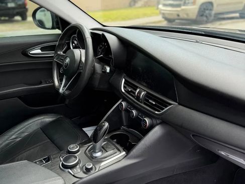 Used 2017 Alfa Romeo Giulia RWD image 12