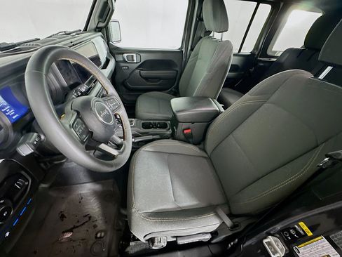 Used 2024 Jeep Wrangler Unlimited AWD/4WD image 13